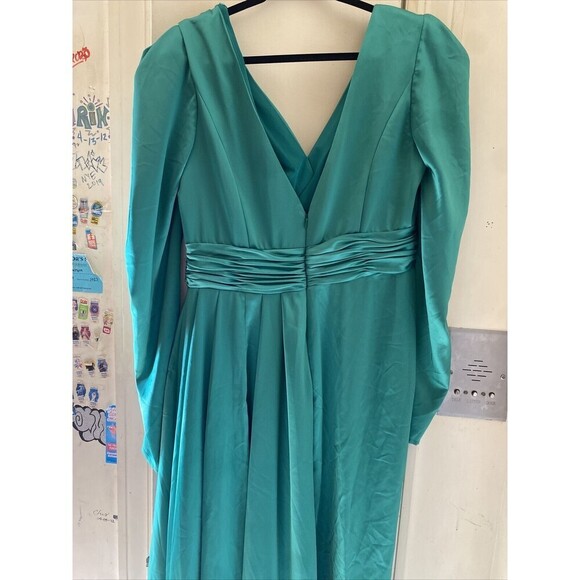 Mac Duggal Gown Size 12 In An Emerald Green! NWT! Be The Bell Of The Ball! - Picture 11 of 16
